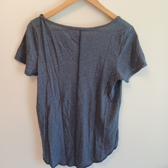 Hollister Women's Light Elephant Graphic T Shirt - Picture 3 of 4